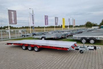laweta trzyosiowa z podłogą aluminiową o DMC 3500kg z najazdami